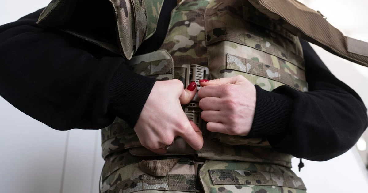 ЗСУ вперше отримали 2000 бронежилетів, адаптованих до жіночої анатомії