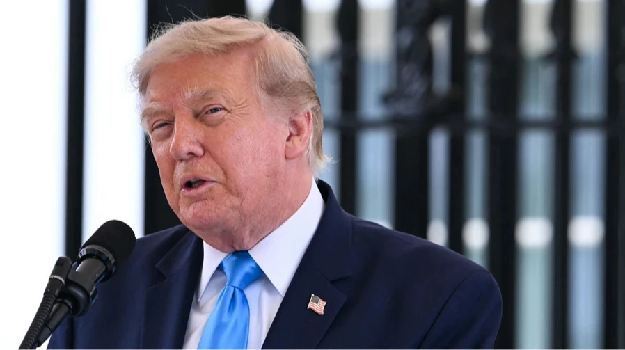 Трамп з борту літака назвав ключові теми та союзників, які просять уникнути ударів по Ірану