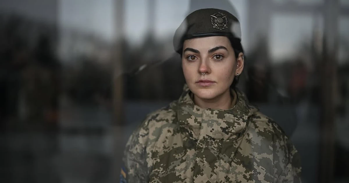 Аліна Михайлова, командирка медичної служби «Ульф» 108 батальйону «Вовки Да Вінчі», та скриншот із погрозою