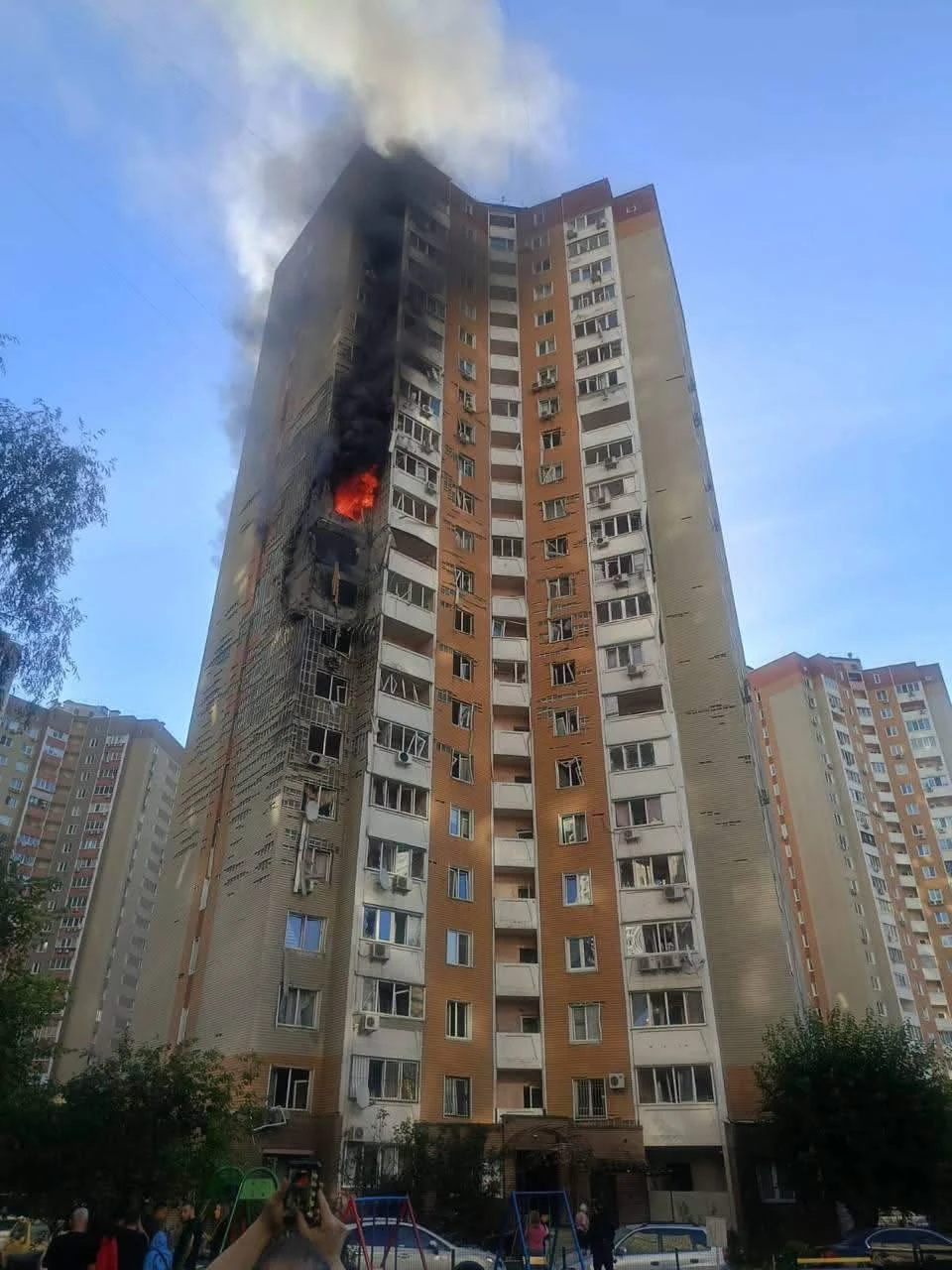Хто з посадовців Києва повідомив про удар БпЛА по 24-поверхівці в Дарницькому районі