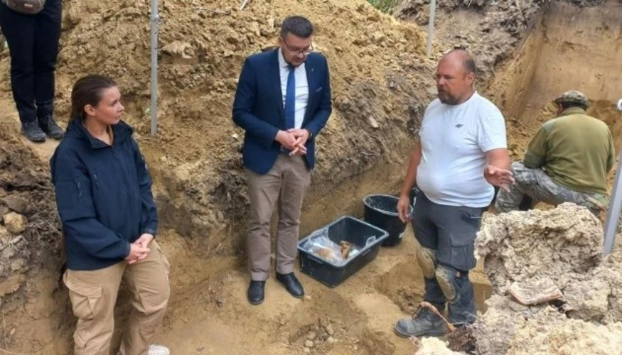 Місце проведення пошуково-ексгумаційних робіт на Голосківському кладовищі у Львові