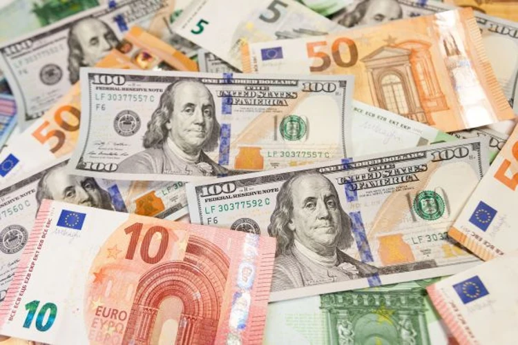 НБУ встановив офіційний курс долара на 29 жовтня